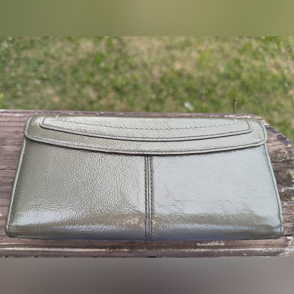 Coach Archive Gray Patent Leather 65th Anniversary Turnlock Legacy Wallet VGUC - Picture 7 of 13